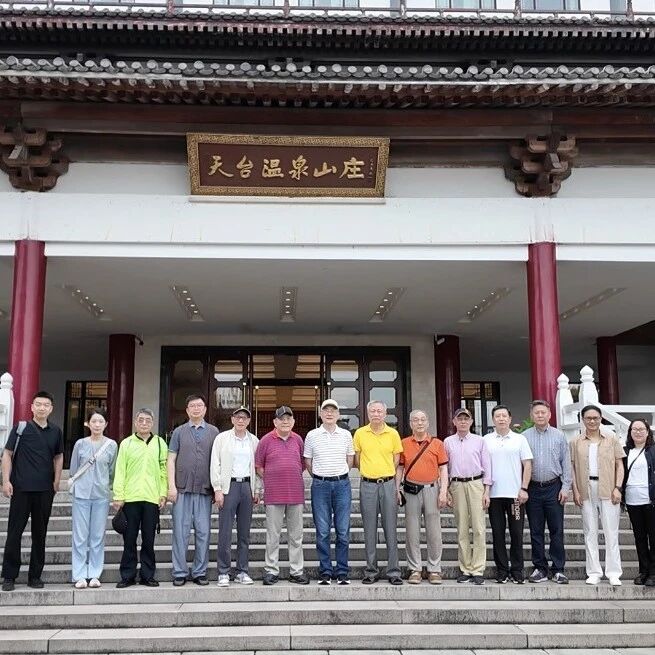 走进天台山，记录一株石斛背后的时间与土地 —— 上海市老科协上科院委以银龄智家为平台、开展企业溯源活动